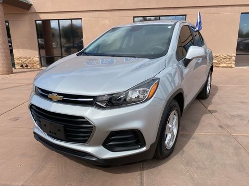 Used 2020 Chevrolet Trax LS image 2