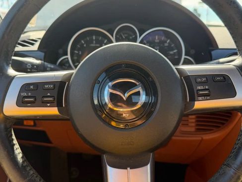 Used 2006 MAZDA MX-5 Miata Grand Touring RWD image 14