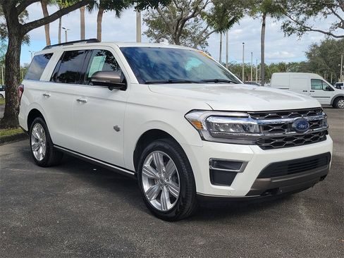 Used 2024 Ford Expedition King Ranch image 4