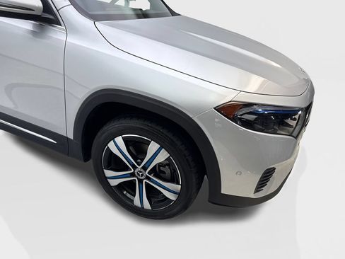 Used 2023 Mercedes-Benz EQB 300 4MATIC w/ Exclusive Package image 19