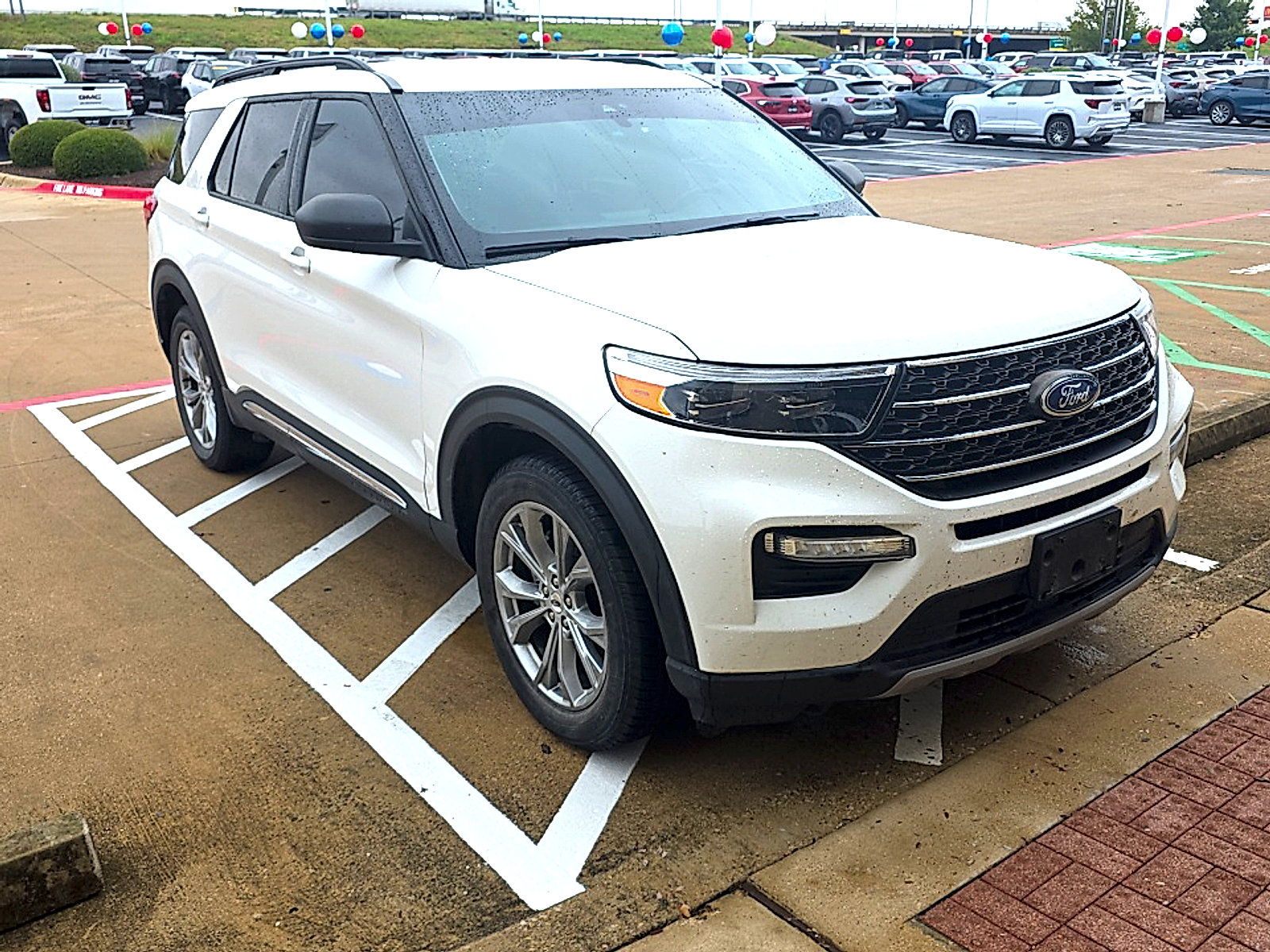 Used 2022 Ford Explorer XLT w/ Equipment Group 202A AWD/4WD image 9