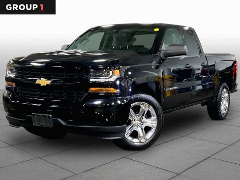 Used 2017 Chevrolet Silverado 1500 Custom w/ Custom Convenience Package AWD/4WD image 1