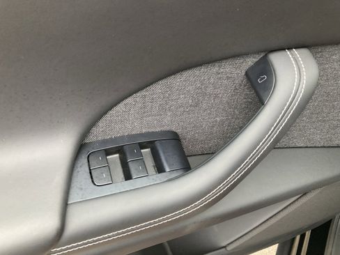 Used 2024 Tesla Model X image 12