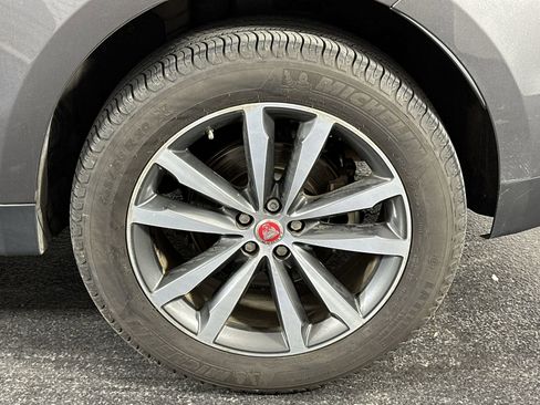 Used 2018 Jaguar F-PACE Prestige image 14