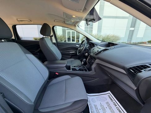 Used 2017 Ford Escape SE w/ SE Cold Weather Package AWD/4WD image 23
