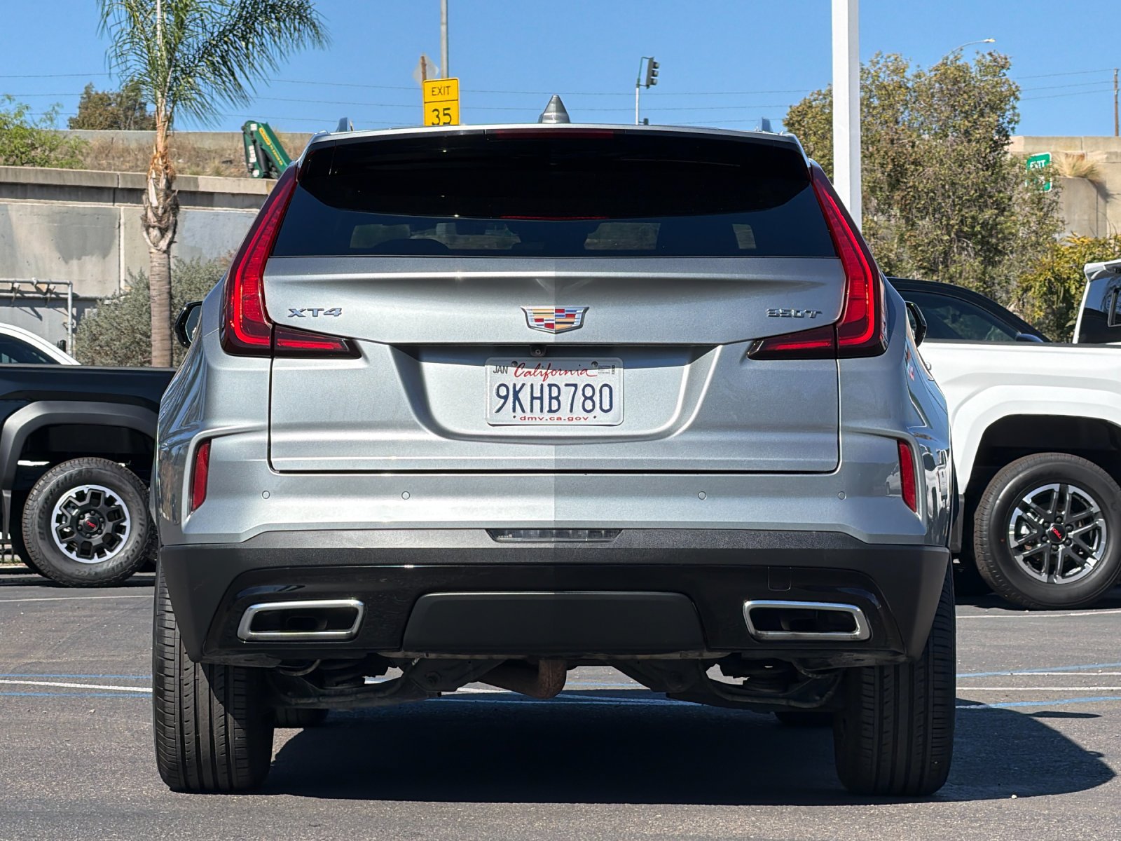 Used 2024 Cadillac XT4 Premium Luxury FWD image 4