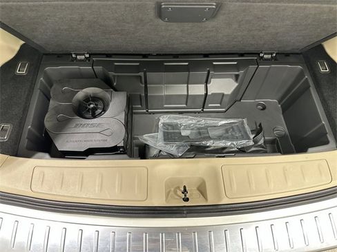 Used 2017 Nissan Pathfinder Platinum image 28