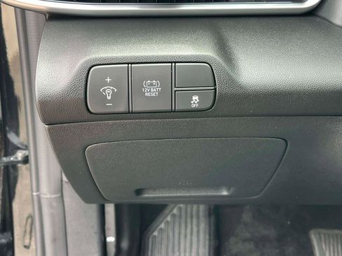 Used 2025 Hyundai Elantra Limited FWD image 16