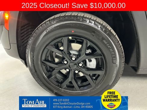 New 2025 Jeep Grand Cherokee Altitude image 9