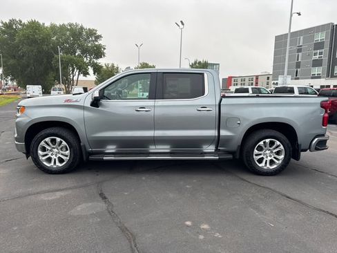 Used 2023 Chevrolet Silverado 1500 LTZ AWD/4WD image 2