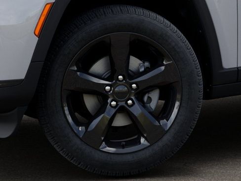 New 2025 Jeep Grand Cherokee L Limited w/ Black Appearance Package AWD/4WD image 8