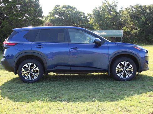 Used 2023 Nissan Rogue SV FWD image 13