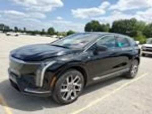 Used 2025 Cadillac Optiq Luxury 2 w/ LPO, Floor Liner Package AWD/4WD image 3