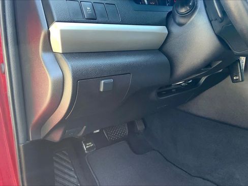 Used 2017 Toyota Camry XSE FWD image 33