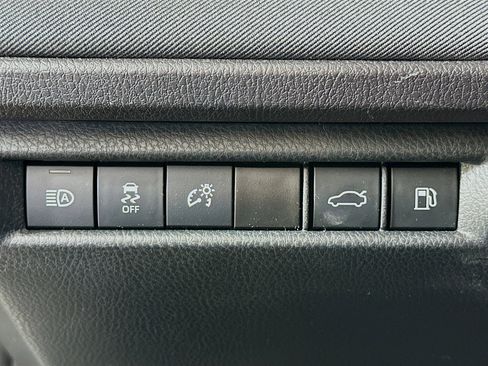 Used 2025 Toyota Camry LE image 17