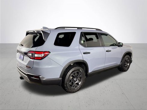 Certified 2025 Honda Pilot TrailSport image 7