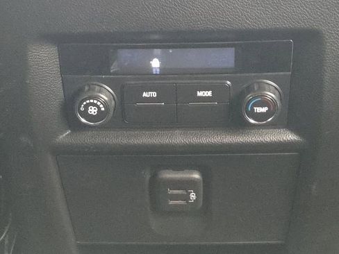 Used 2023 Chevrolet Traverse LT image 21