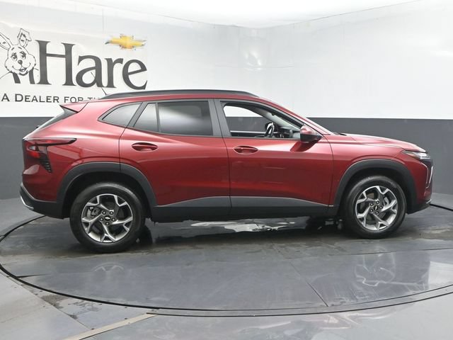 Used 2025 Chevrolet Trax LT w/ Driver Confidence Package FWD image 38