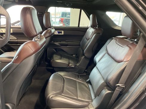 Used 2020 Ford Explorer Platinum w/ Premium Technology Package image 25