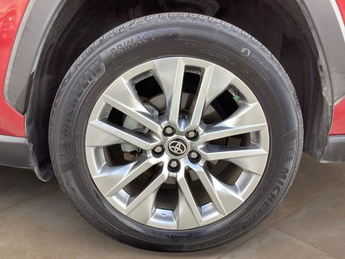 Used 2021 Toyota RAV4 XLE Premium FWD image 35