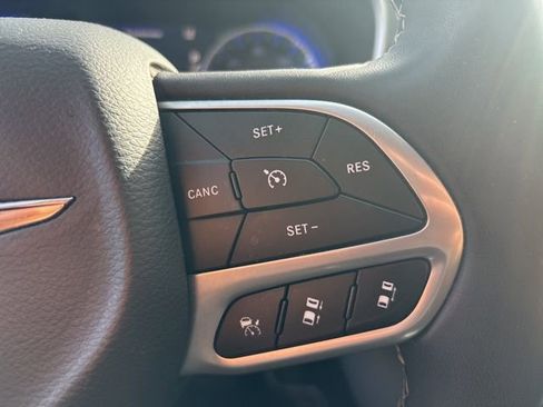 Used 2024 Chrysler Pacifica Touring-L image 20