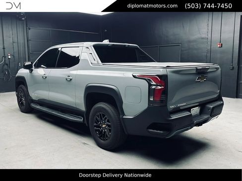 Used 2026 Chevrolet Silverado EV LT AWD/4WD image 5
