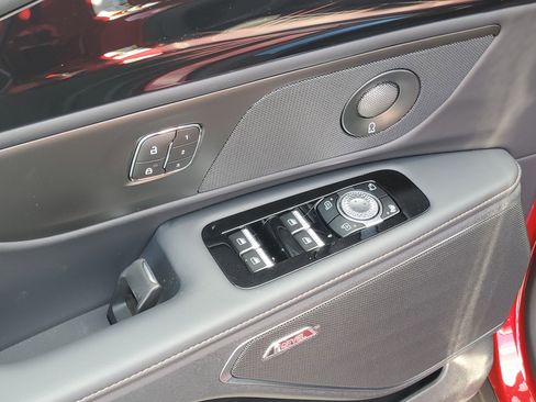 New 2026 Lincoln Nautilus Reserve w/ Jet Appearance Package AWD/4WD image 9