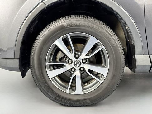 Used 2018 Toyota RAV4 XLE image 29