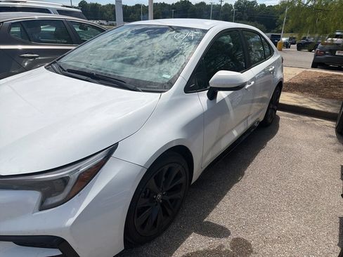 Used 2023 Toyota Corolla SE FWD image 2