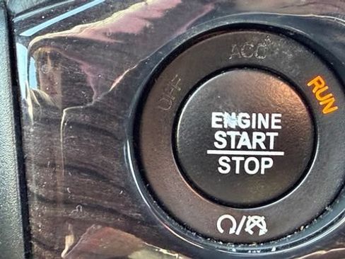 Used 2021 Jeep Grand Cherokee Overland AWD/4WD image 25