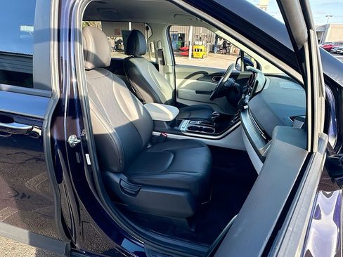 Certified 2024 Kia Carnival LX image 26