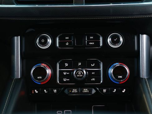 Used 2024 GMC Yukon SLT image 44