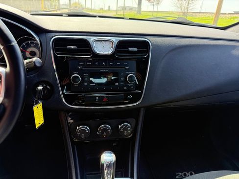 Used 2011 Chrysler 200 Touring image 14