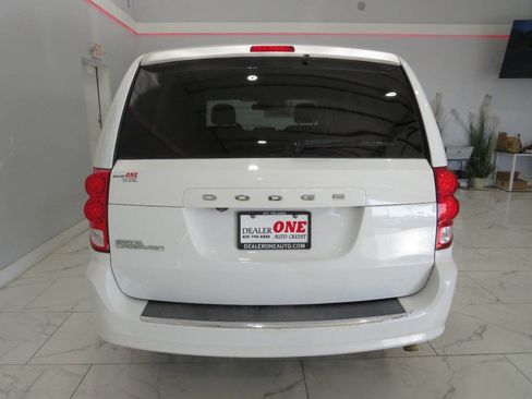 Used 2019 Dodge Grand Caravan SE image 5