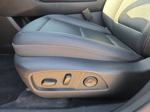 Used 2026 Chevrolet Equinox LT w/ Convenience Package II FWD image 17