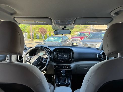 Used 2020 Kia Soul LX FWD image 22