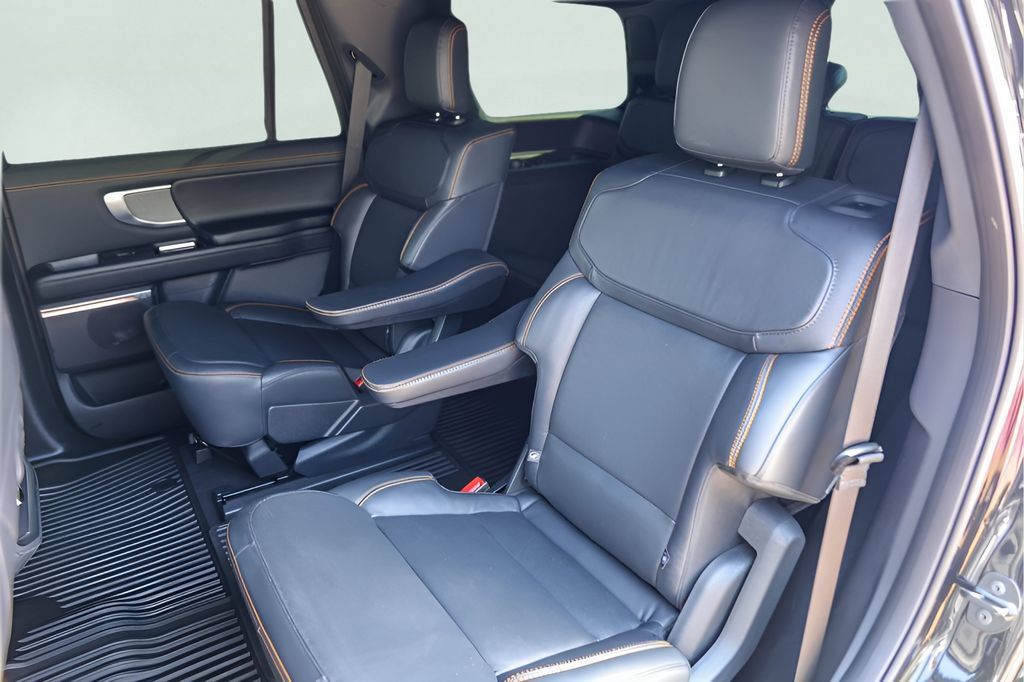 Used 2025 Ford Expedition Tremor AWD/4WD image 25
