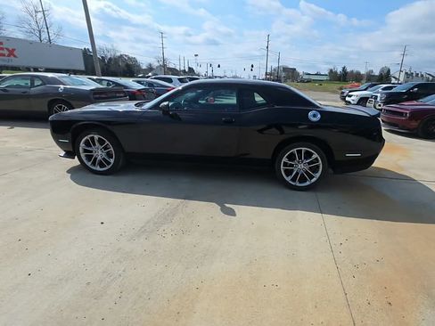 Used 2023 Dodge Challenger SXT image 4