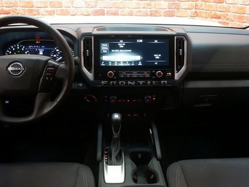 Used 2025 Nissan Frontier SV w/ SV Convenience Package AWD/4WD image 11
