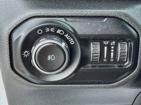 Used 2021 Jeep Wrangler Unlimited Sahara AWD/4WD image 31