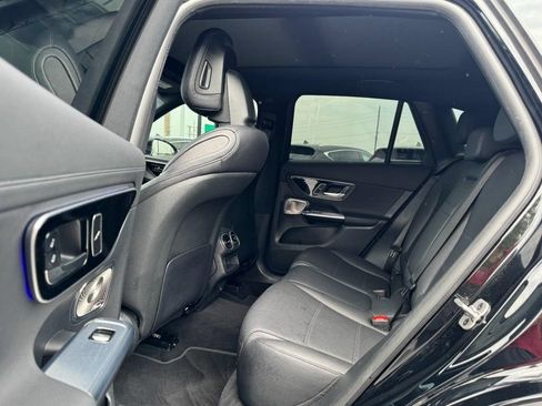 Used 2025 Mercedes-Benz GLC 300 4MATIC image 10