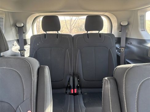 Used 2023 Jeep Grand Cherokee L Laredo image 22