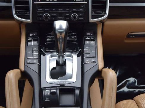 Used 2016 Porsche Cayenne image 34