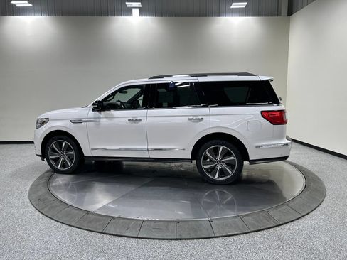 Used 2019 Lincoln Navigator Reserve AWD/4WD image 9