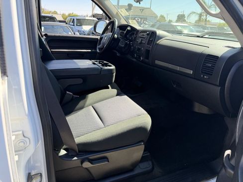 Used 2011 Chevrolet Silverado 1500 LT w/ Regional Value Package AWD/4WD image 16