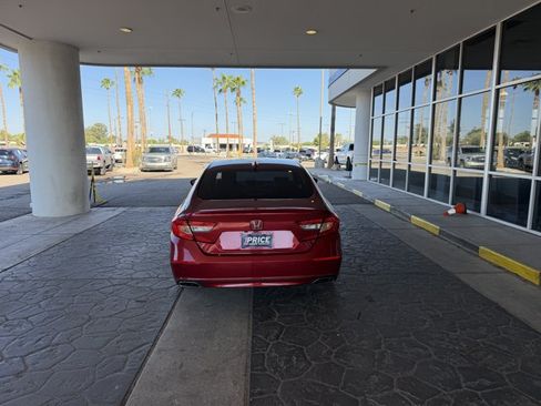 Used 2018 Honda Accord Touring image 8