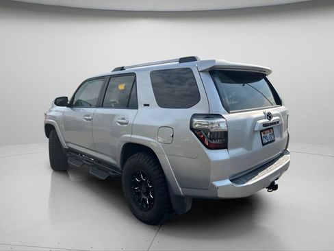 Used 2019 Toyota 4Runner SR5 AWD/4WD image 9