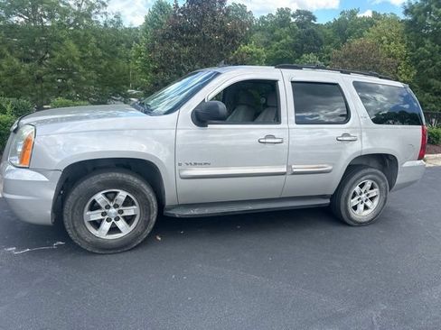 Used 2007 GMC Yukon SLT w/ SLT Preferred Equipment Group AWD/4WD image 1