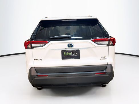 Used 2020 Toyota RAV4 XLE w/ Convenience Package image 7