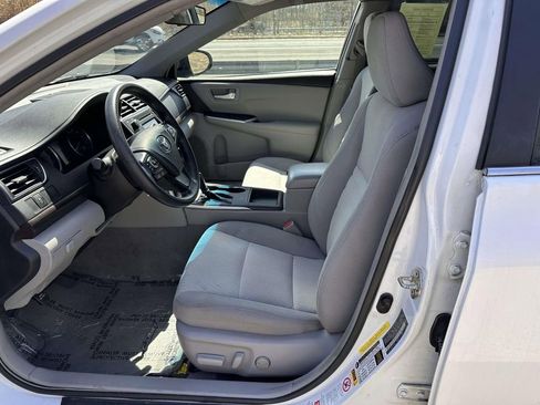 Used 2017 Toyota Camry LE FWD image 11
